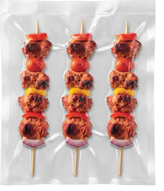 Red Hot Marinade: Espetinho de soja marinada com tomate-cereja, pimentão e cebola-roxa